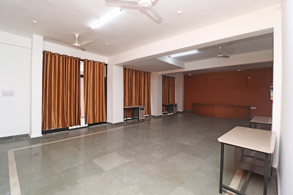 OYO Affinity Palace, Hoshangabad Road, Bhopal