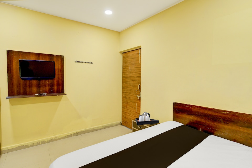 Hotel O Gandhi Hospital Metro Station Kolkata Formerly Vasundhara Guest House, Secunderabad Railway Station-II, Hyderabad