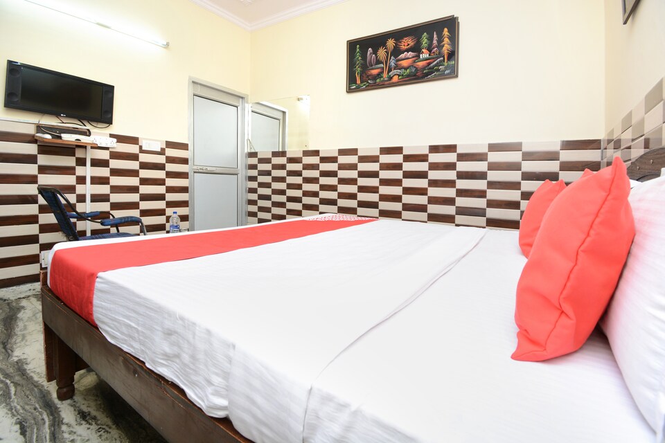 OYO Hotel New Golden, Sector 45 Chandigarh, Chandigarh