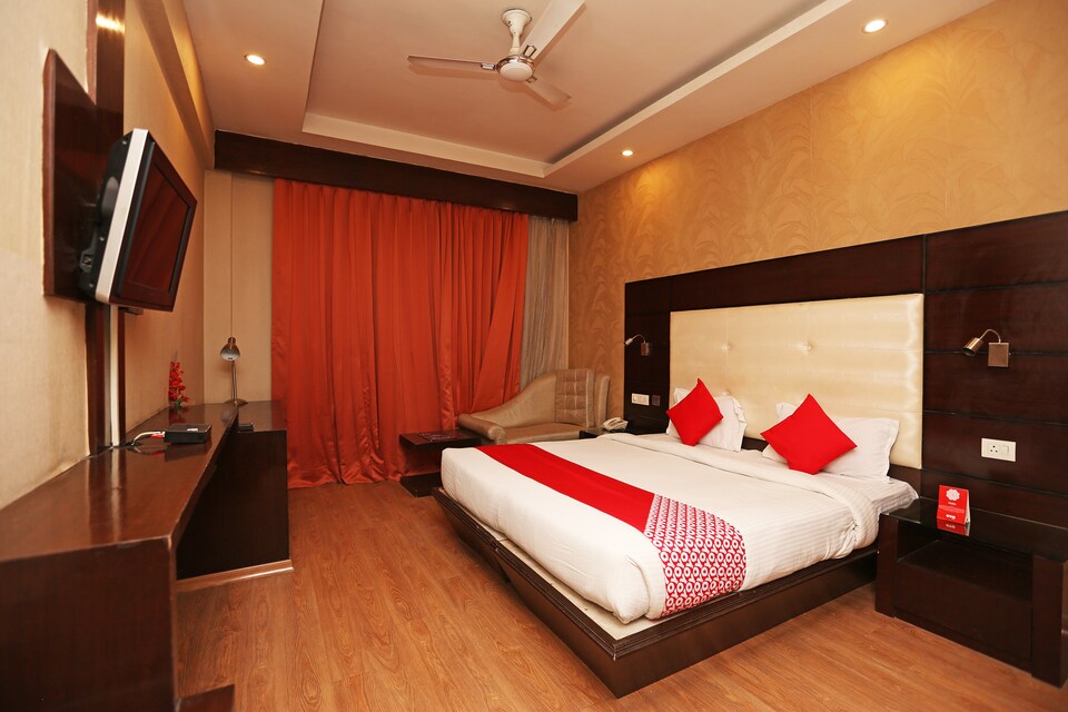 LIVE AS GRG843, Cyber City Extension, Gurgaon