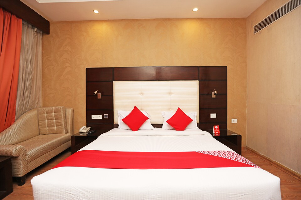 LIVE AS GRG843, Cyber City Extension, Gurgaon