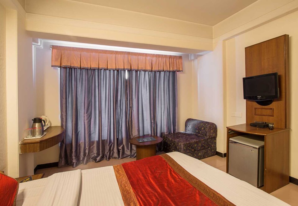 OYO Premium 141 Huda City Center (OLD & Blocked), HUDA CENTRE 1, Gurgaon