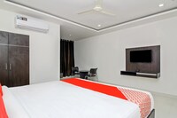 Capital O Hotel Palm International