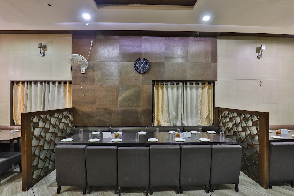 Capital O 26998 Ravi Raj Hotel, SG Highway Ahmedabad, Ahmedabad