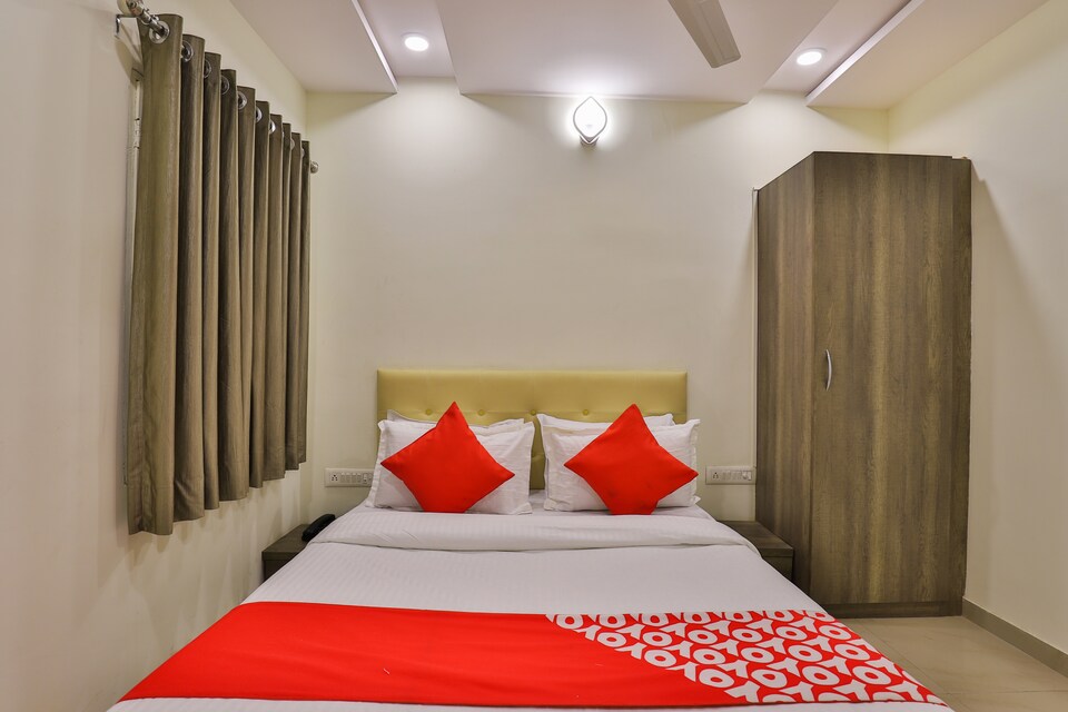 OYO 26999 Hotel Sg, SG Highway Ahmedabad, Ahmedabad