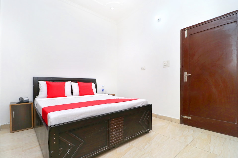 OYO 27011 Hotel Canal View, Amritsar Bus Stand, Amritsar