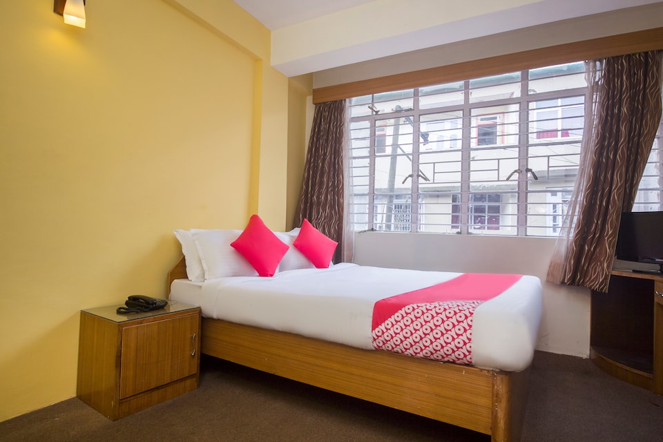 OYO27025 होटल पाइन क्रेस्ट, Pelling, पेलिंग