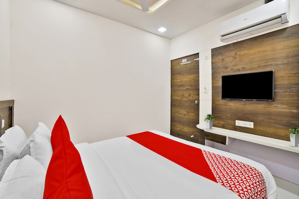 OYO 27031 Hotel Maan Palace, Chandkheda Ahmedabad, Ahmedabad