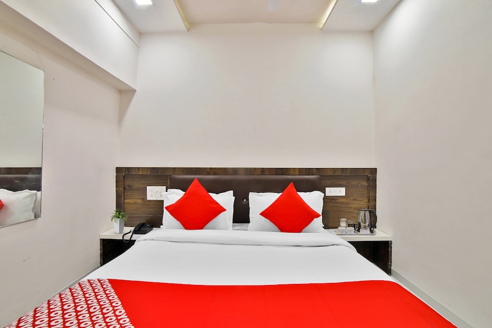 OYO 27031 Hotel Maan Palace, Chandkheda Ahmedabad, Ahmedabad
