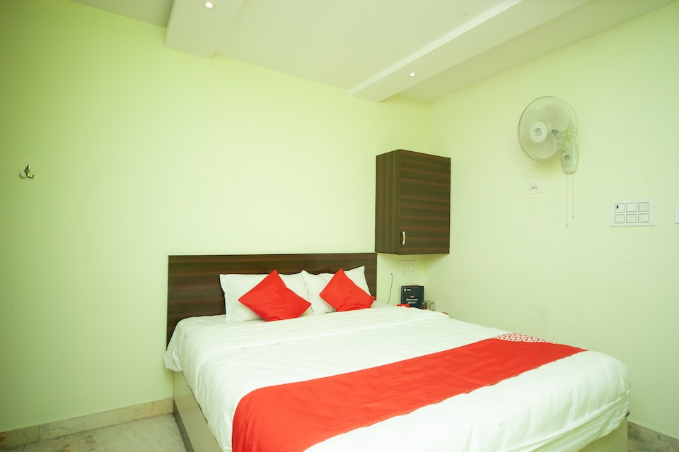 OYO 27032 Sri Kumaran Residency, Madhavaram, Chennai