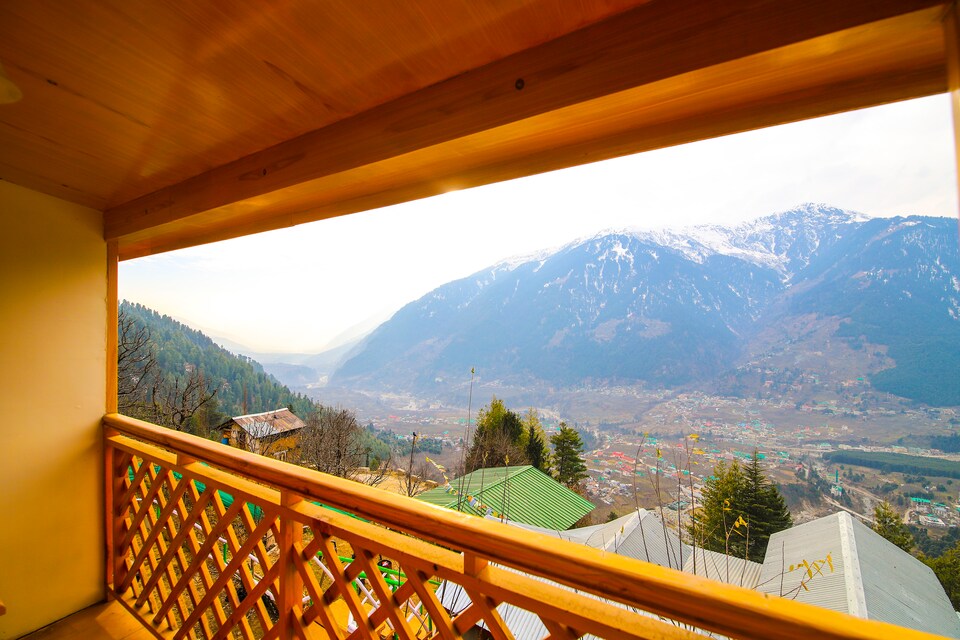 OYO 27063 Hampta Holiday Heights, Naggar Road, Manali