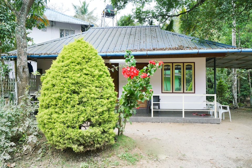 OYO Home 27067 Elegant 2BHK, Anachal, Munnar
