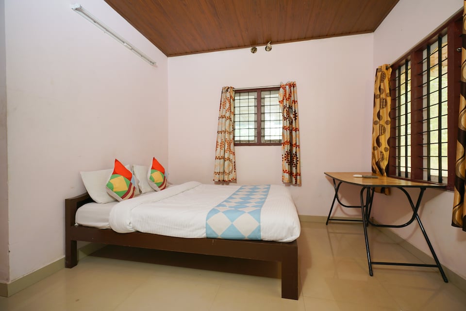 OYO Home 27067 Elegant 2BHK, Anachal, Munnar