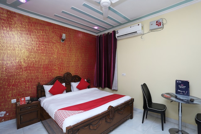 OYO Dharam Tower Near Omaxe Celebration Mall