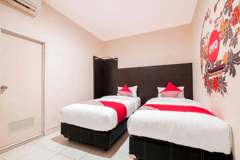 OYO 317 New Legend Hotel , Losari, Makassar