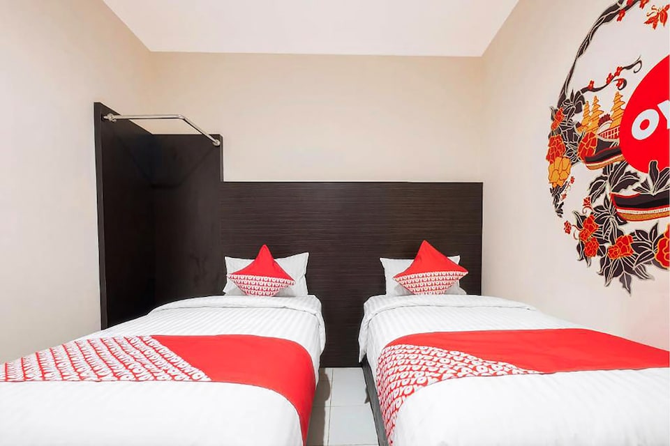 OYO 317 New Legend Hotel , Losari, Makassar