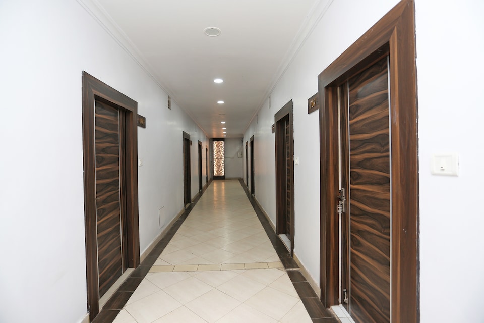 OYO 27605 Moments Inn, Alambagh Lucknow, Lucknow