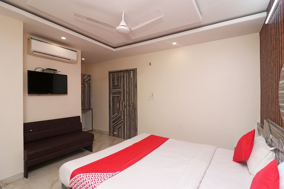OYO 27611 Hotel Shree Regency, Hamidia Road Bhopal, Bhopal