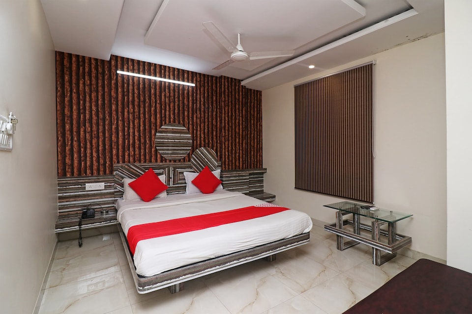 OYO 27611 Hotel Shree Regency, Hamidia Road Bhopal, Bhopal