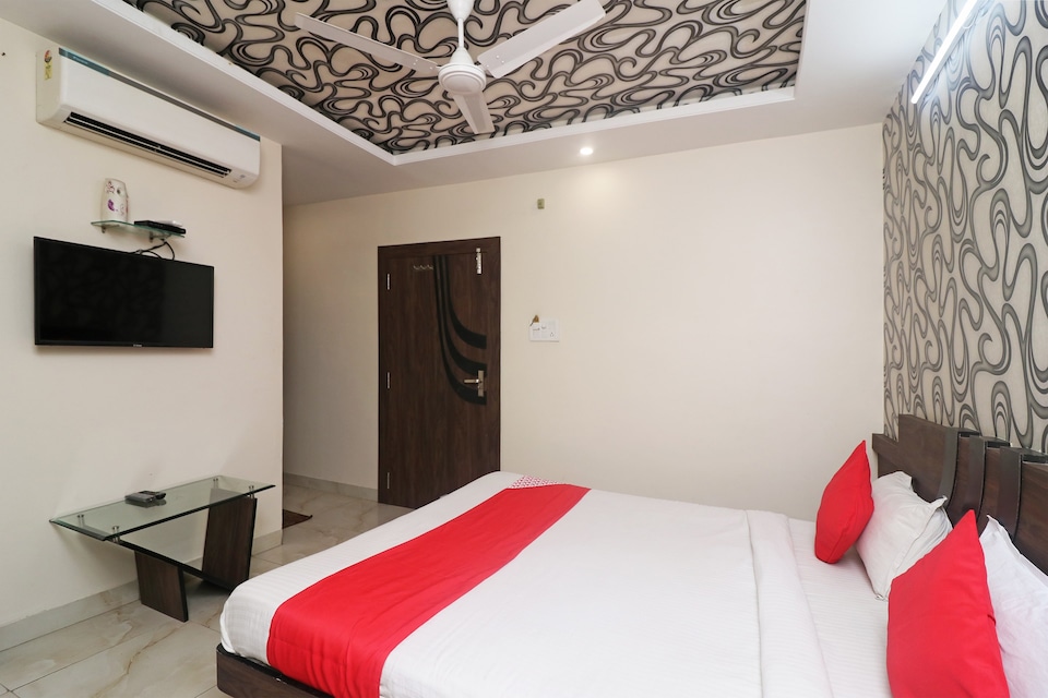 OYO 27611 Hotel Shree Regency, Hamidia Road Bhopal, Bhopal