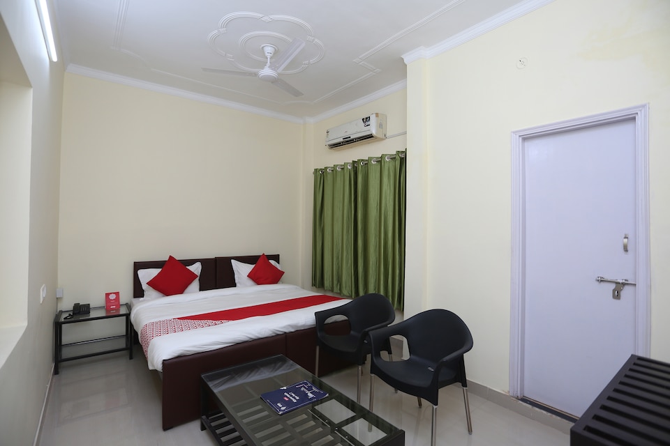 OYO 27618 Arcadia Inn 2, Hazratganj Lucknow, Lucknow