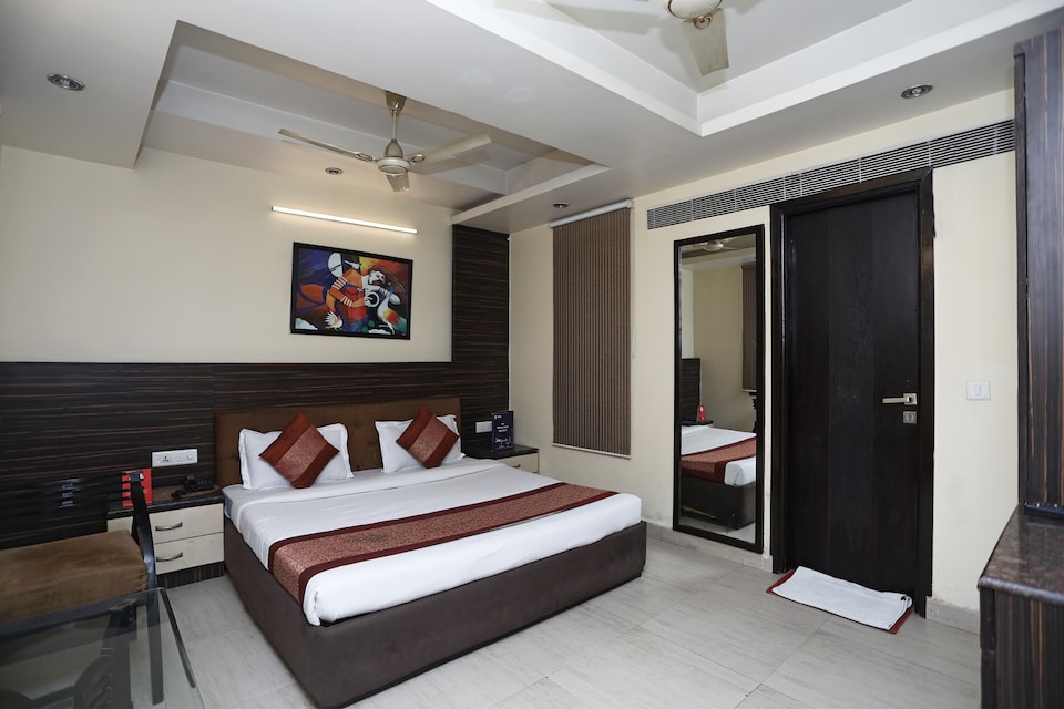 CAPITAL O 3277 Hotel The Gold Inn, Karol Bagh Delhi, Delhi