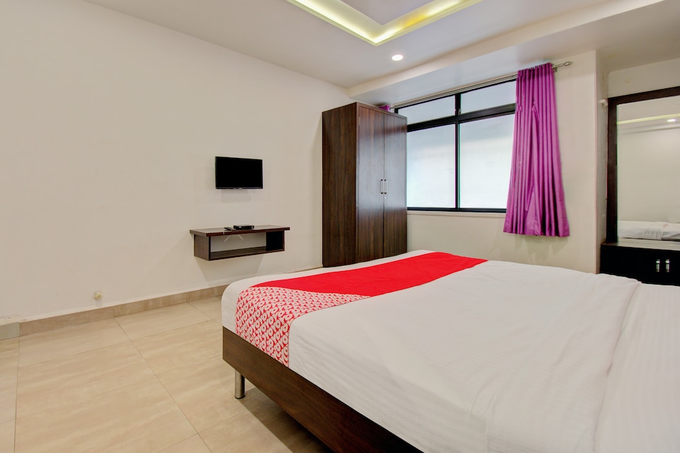 OYO 27634 Hotel Radhika Deluxe, Kolhapur, Kolhapur