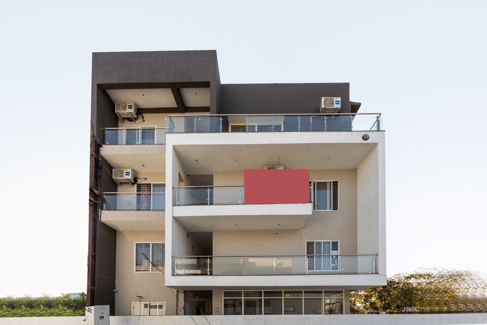 OYO 27652 Platinum Stays, Kolar Road, Bhopal
