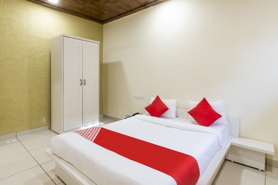 OYO 27653 Savoy Suites, Airport Road - Bhopal, Bhopal