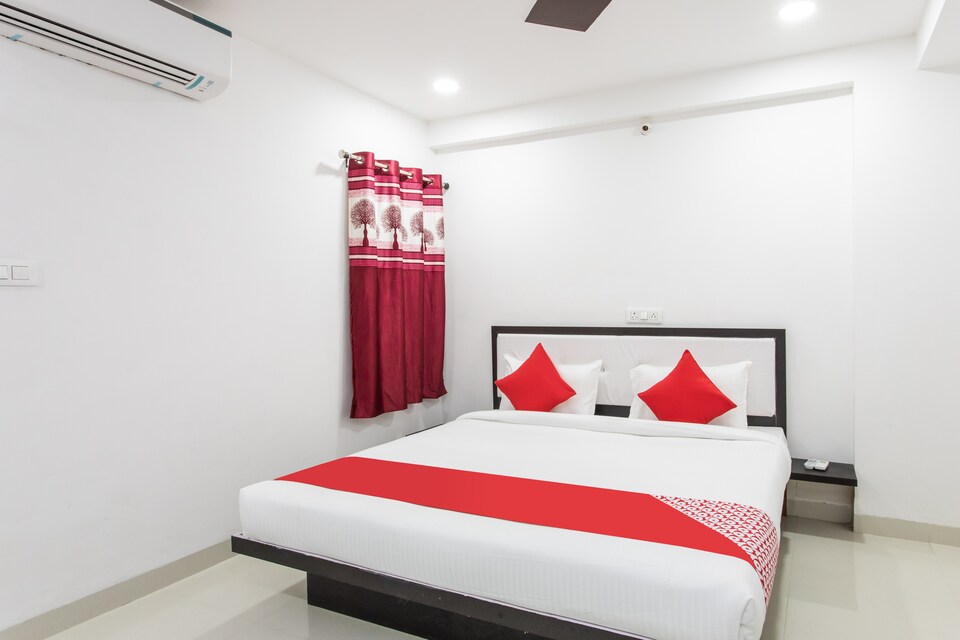 OYO 27655 Hotel Vinayak, Bapat Squre, Indore