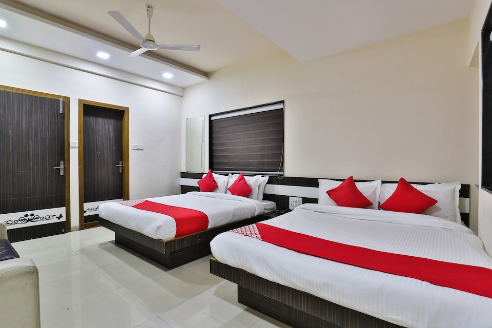 OYO 27662 Varma Palace, Airport Surat, Surat