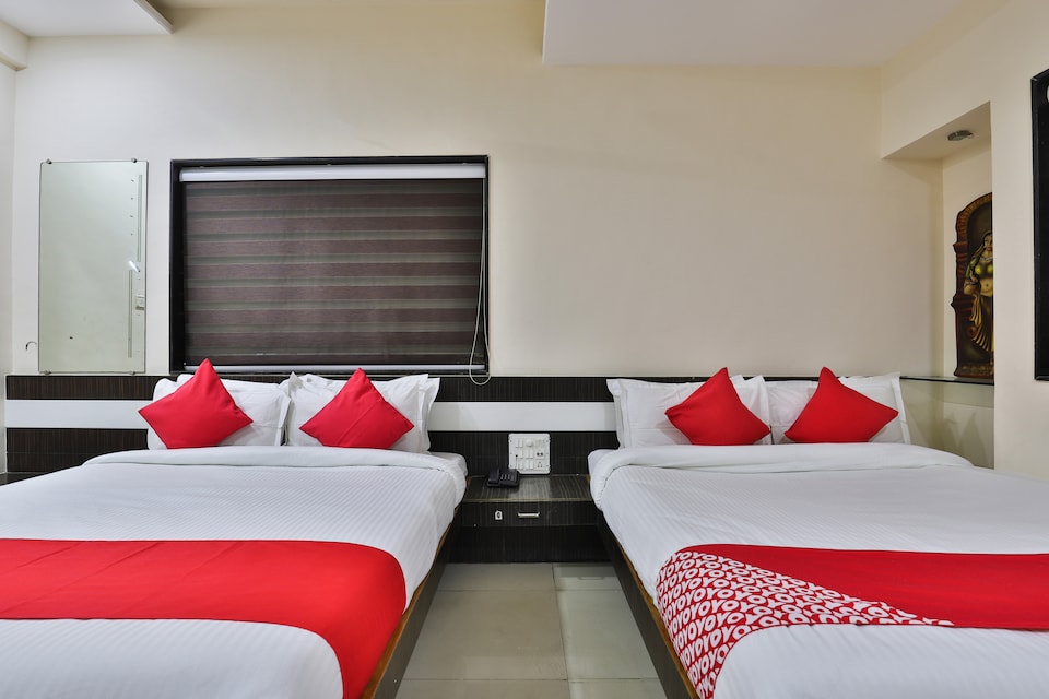 OYO 27662 Varma Palace, Airport Surat, Surat