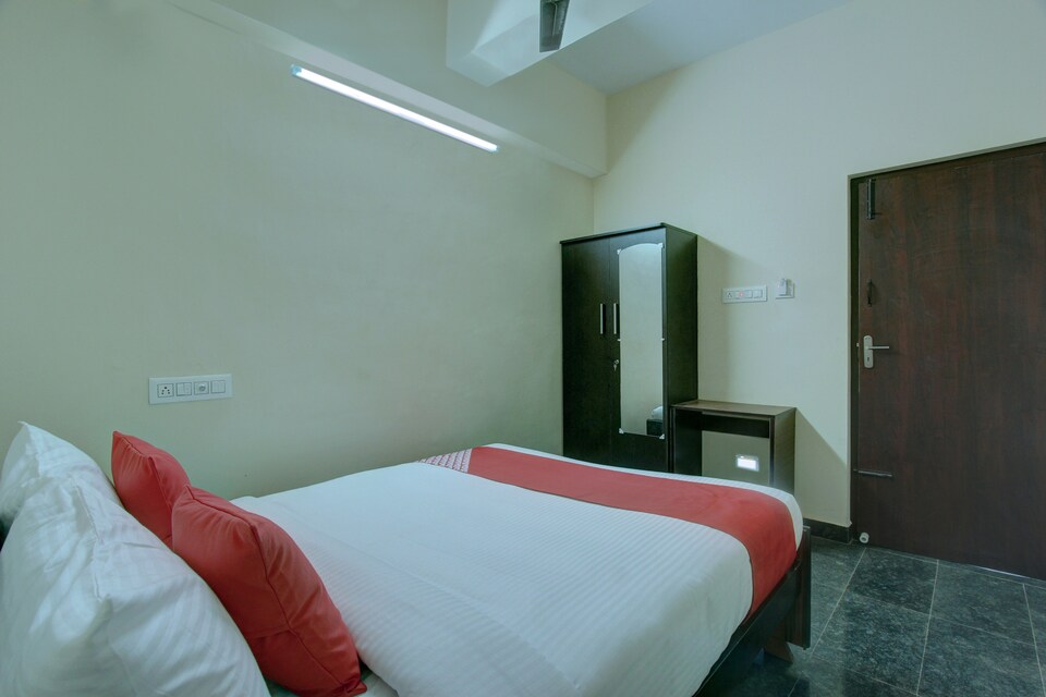 OYO Flagship 27691 SNV Garden Main Road, Gandhipuram Coimbatore, Coimbatore