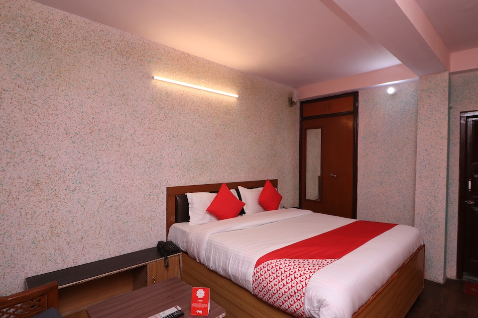 OYO 27699 Cedar Tree, The Mall Road-Shimla, Shimla