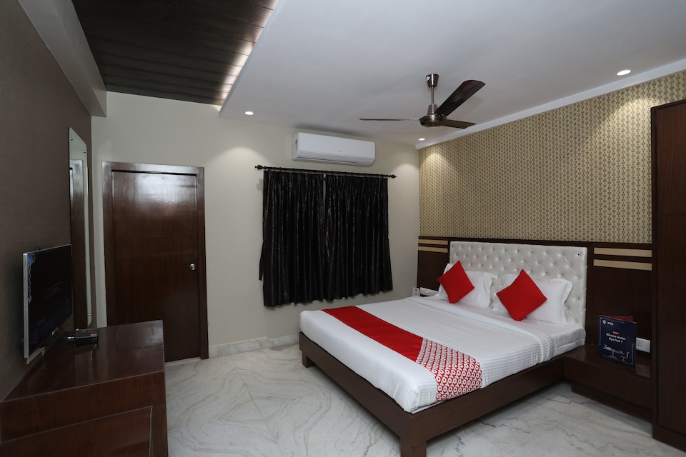 OYO 27708 The Luxor, Ruby Hospital Kolkata, Kolkata