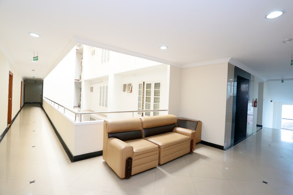 LIVE AS TVM064, M G Road Trivandrum, Trivandrum