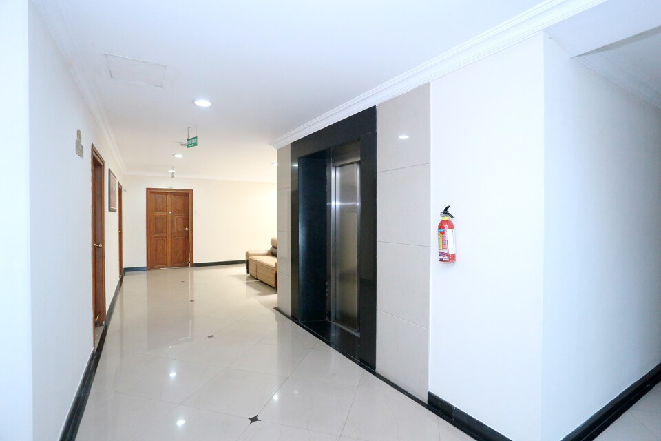 LIVE AS TVM064, M G Road Trivandrum, Trivandrum