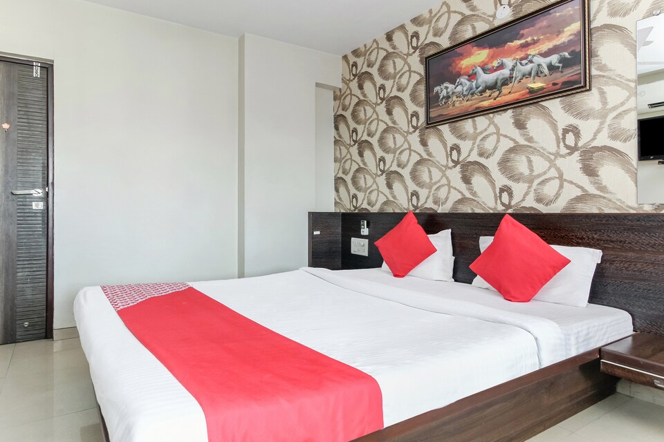 OYO 27737 Hotel Celebration, Pathardi Phata Nashik, Nashik