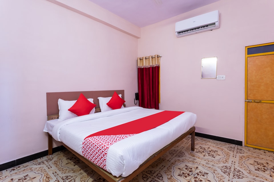 OYO 27756 Darshan, Mahakal Temple 1, Ujjain