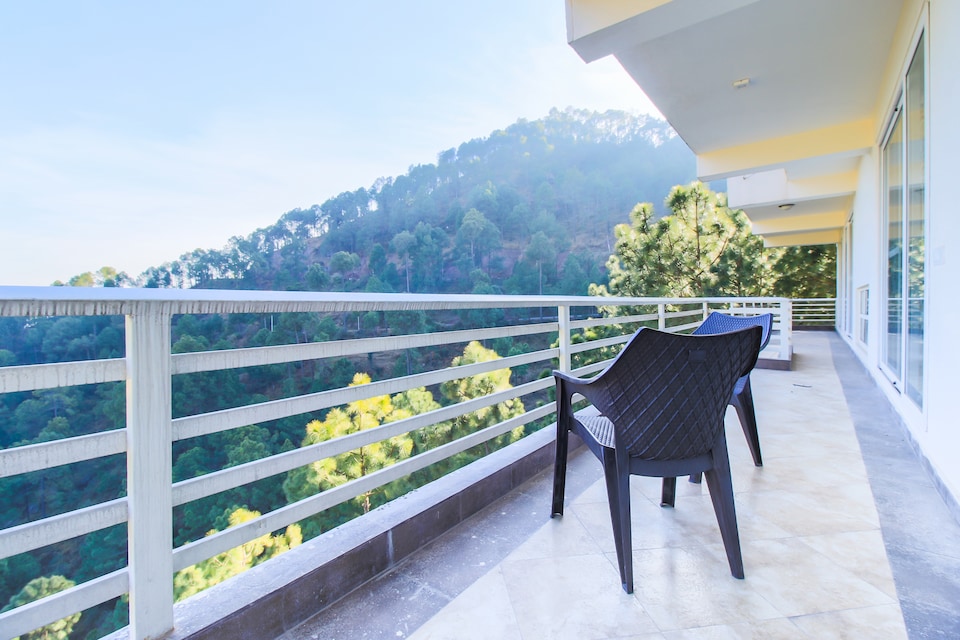 OYO Home 27776 Serene 2BHK Apartment Kasauli, Kasauli, Kasauli