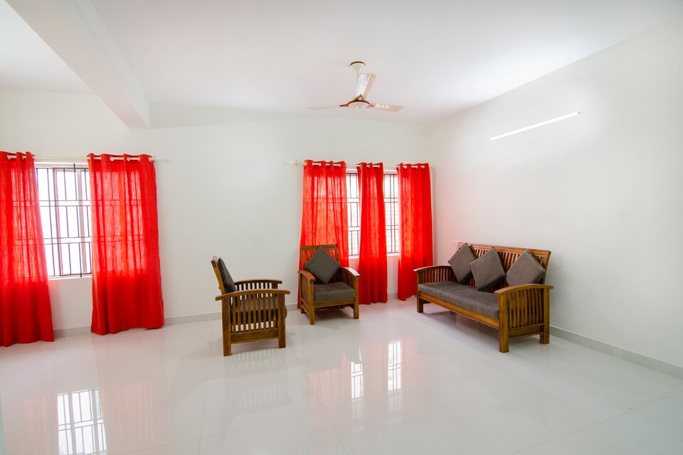 OYO Home 27779 Modern Rooms Six Gems, Kaithamukku- Petta Road, Trivandrum, Thampanoor Trivandrum, Trivandrum