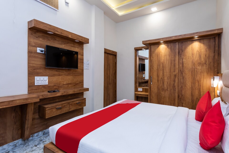 OYO 27789 Hotel D Golden, Airport Road - Bhopal, Bhopal