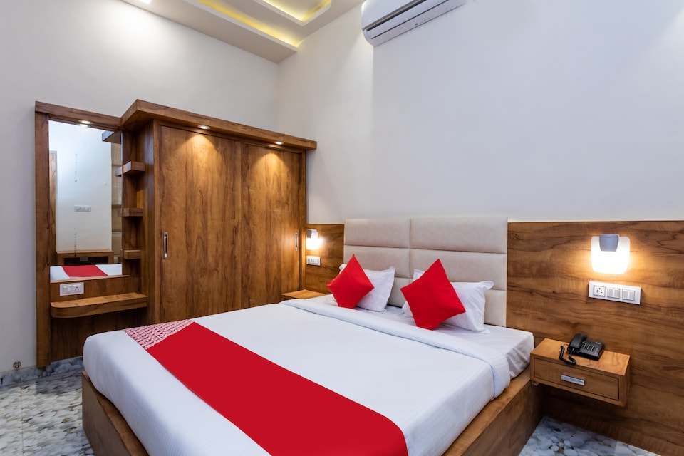 OYO 27789 Hotel D Golden, Airport Road - Bhopal, Bhopal