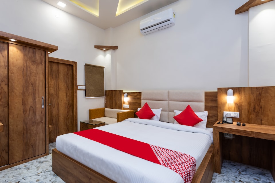 OYO 27789 Hotel D Golden, Airport Road - Bhopal, Bhopal
