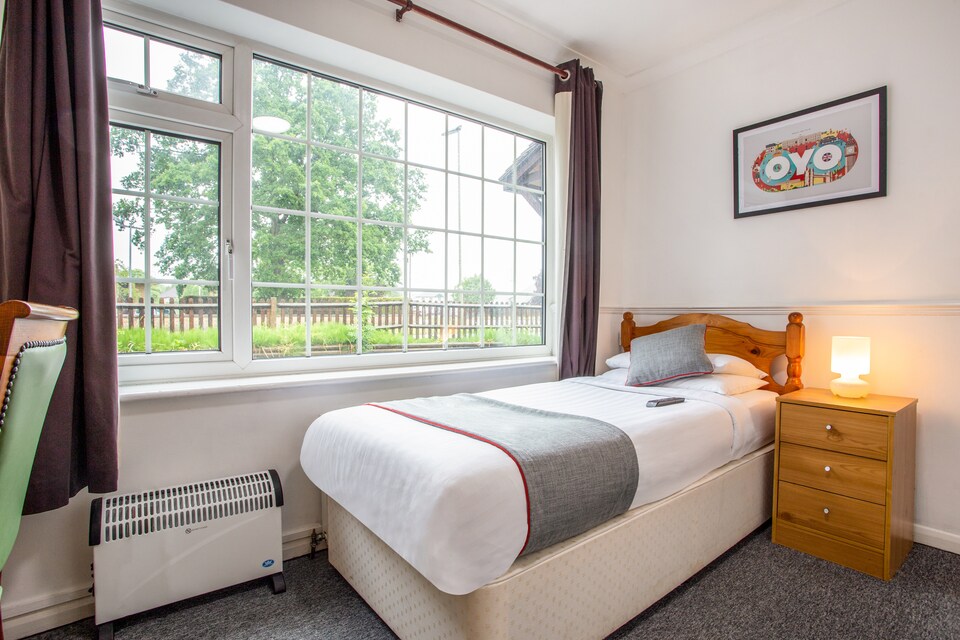 OYO Flexistay Ambers Gatwick Aparthotel, Horley (South England), Horley