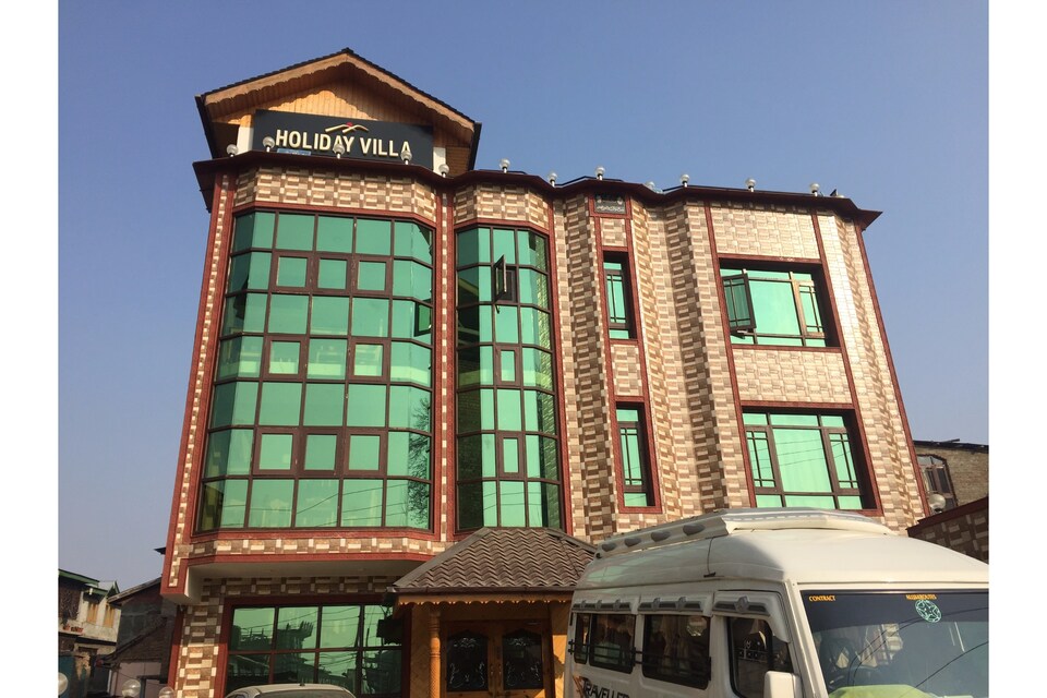 OYO 27855 Hotel Holiday Villa, Rainawari, Srinagar