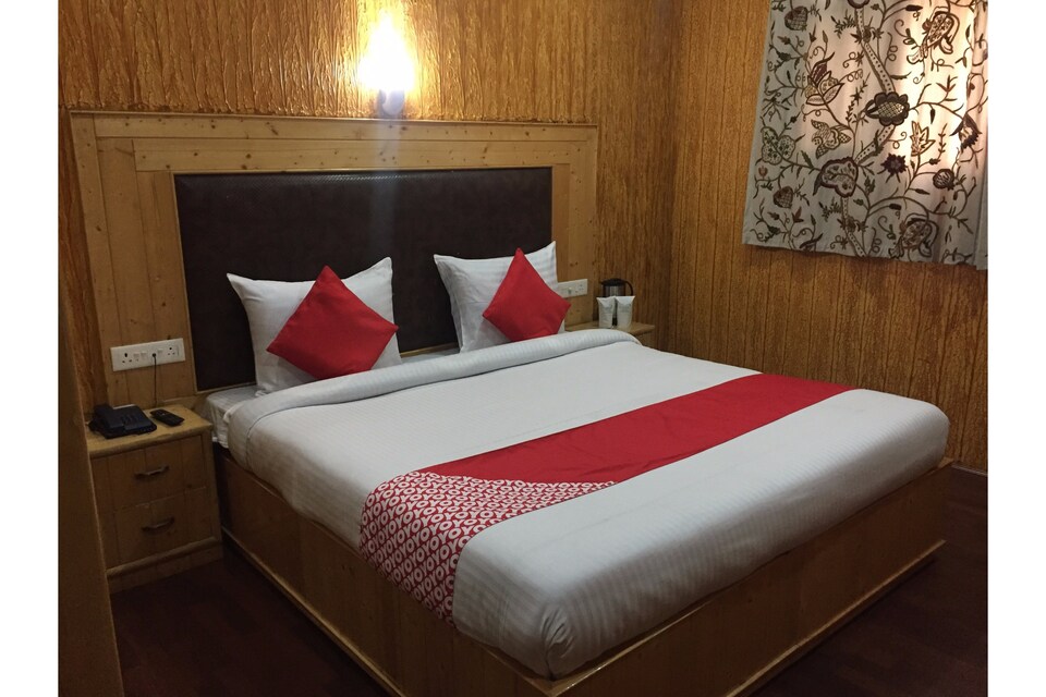 OYO 27855 Hotel Holiday Villa, Rainawari, Srinagar