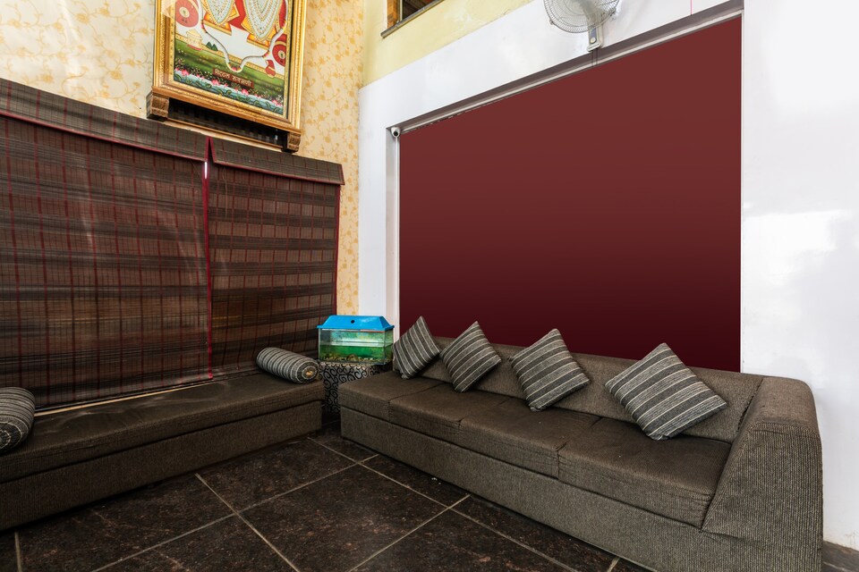 OYO 27857 Vitthal Rukmani Palace, Rajender Nagar, Indore