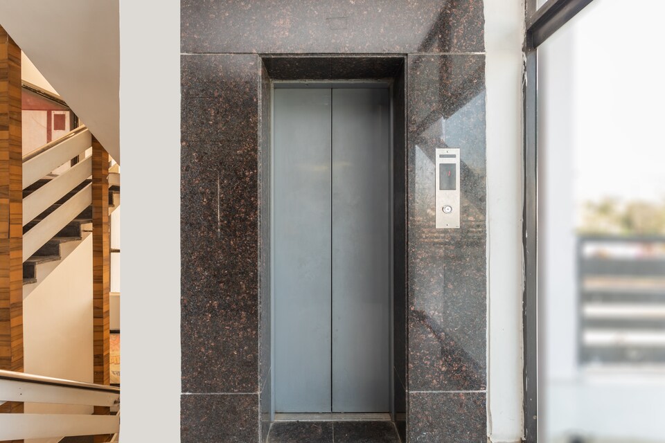 OYO 27857 Vitthal Rukmani Palace, Rajender Nagar, Indore