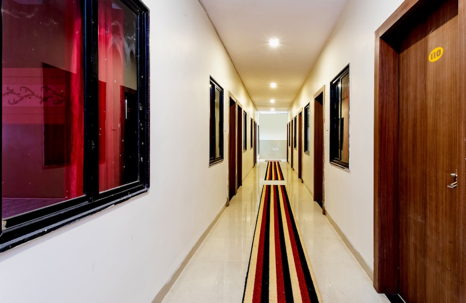 Hotel O Apple Tree, Bhawarkua Indore, Indore